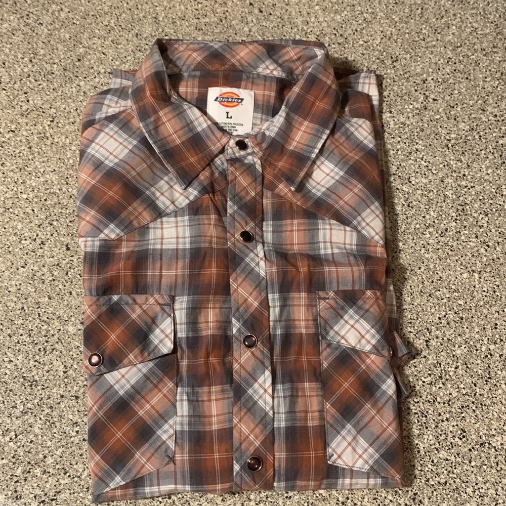 Dickies Plaid Short Sleeve Men’s Shirt In excellent condition -like new